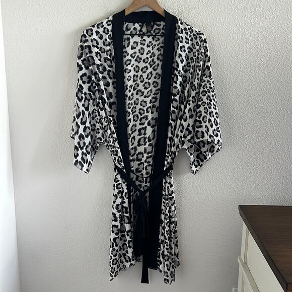 Victoria's Secret Kimono Robe Leopard Animal Print Neutral Black Trim M/L - Picture 1 of 9